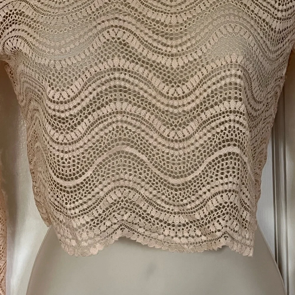 ZARA Peach Long Sleeve Round Neck Zip Back Scalloped Hem Crop Top size Medium